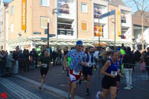 [Activiteiten en Festiviteiten] :: Drechtstadloop Halve Marathon Start (15)