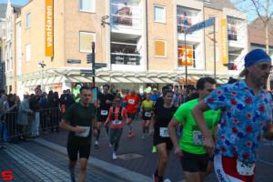 [Activiteiten en Festiviteiten] :: Drechtstadloop Halve Marathon Start (16)