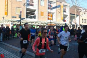 [Activiteiten en Festiviteiten] :: Drechtstadloop Halve Marathon Start (17)