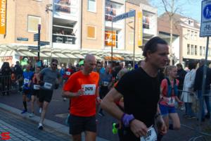[Activiteiten en Festiviteiten] :: Drechtstadloop Halve Marathon Start (18)