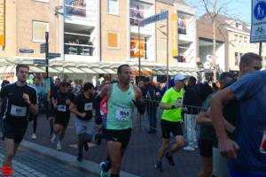 [Activiteiten en Festiviteiten] :: Drechtstadloop Halve Marathon Start (20)