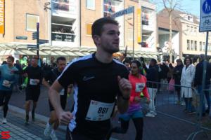 [Activiteiten en Festiviteiten] :: Drechtstadloop Halve Marathon Start (21)