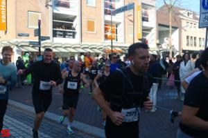 [Activiteiten en Festiviteiten] :: Drechtstadloop Halve Marathon Start (22)