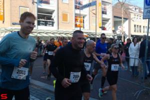 [Activiteiten en Festiviteiten] :: Drechtstadloop Halve Marathon Start (23)