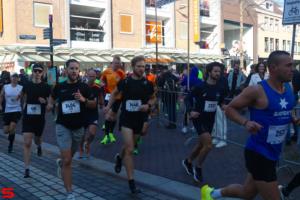 [Activiteiten en Festiviteiten] :: Drechtstadloop Halve Marathon Start (24)