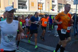 [Activiteiten en Festiviteiten] :: Drechtstadloop Halve Marathon Start (26)