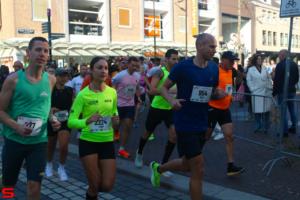 [Activiteiten en Festiviteiten] :: Drechtstadloop Halve Marathon Start (27)