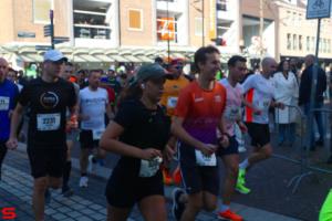 [Activiteiten en Festiviteiten] :: Drechtstadloop Halve Marathon Start (13)