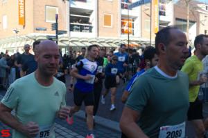 [Activiteiten en Festiviteiten] :: Drechtstadloop Halve Marathon Start (17)