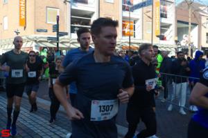 [Activiteiten en Festiviteiten] :: Drechtstadloop Halve Marathon Start (18)