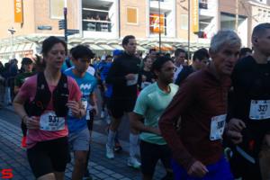[Activiteiten en Festiviteiten] :: Drechtstadloop Halve Marathon Start (22)