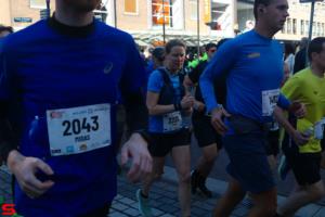 [Activiteiten en Festiviteiten] :: Drechtstadloop Halve Marathon Start (27)