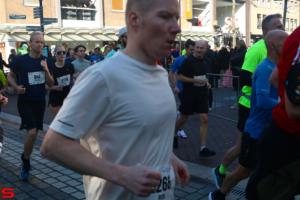 [Activiteiten en Festiviteiten] :: Drechtstadloop Halve Marathon Start (15)