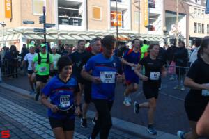 [Activiteiten en Festiviteiten] :: Drechtstadloop Halve Marathon Start (17)