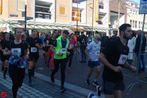 [Activiteiten en Festiviteiten] :: Drechtstadloop Halve Marathon Start (19)