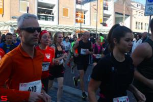 [Activiteiten en Festiviteiten] :: Drechtstadloop Halve Marathon Start (22)