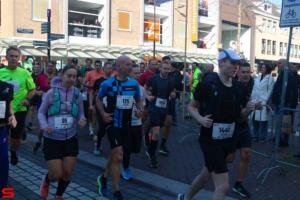 [Activiteiten en Festiviteiten] :: Drechtstadloop Halve Marathon Start (26)