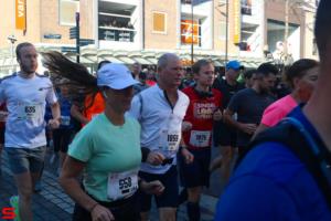[Activiteiten en Festiviteiten] :: Drechtstadloop Halve Marathon Start (13)