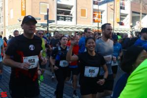 [Activiteiten en Festiviteiten] :: Drechtstadloop Halve Marathon Start (17)