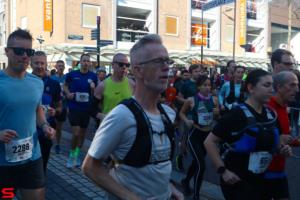 [Activiteiten en Festiviteiten] :: Drechtstadloop Halve Marathon Start (18)