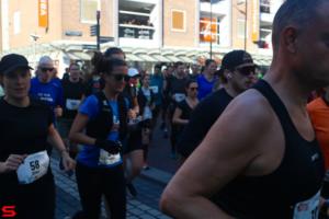 [Activiteiten en Festiviteiten] :: Drechtstadloop Halve Marathon Start (21)