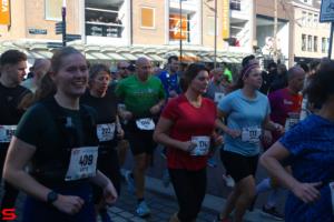 [Activiteiten en Festiviteiten] :: Drechtstadloop Halve Marathon Start (24)