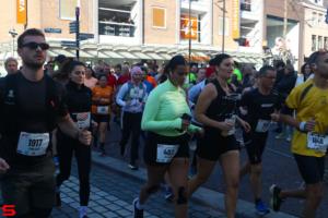 [Activiteiten en Festiviteiten] :: Drechtstadloop Halve Marathon Start (27)