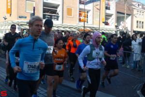 [Activiteiten en Festiviteiten] :: Drechtstadloop Halve Marathon Start (13)