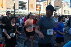 [Activiteiten en Festiviteiten] :: Drechtstadloop Halve Marathon Start (14)