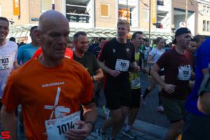 [Activiteiten en Festiviteiten] :: Drechtstadloop Halve Marathon Start (27)