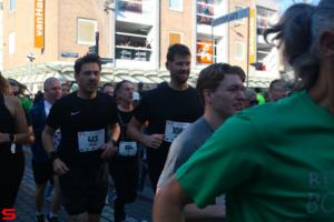 [Activiteiten en Festiviteiten] :: Drechtstadloop Halve Marathon Start (15)