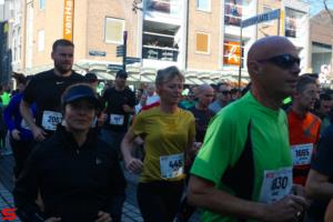 [Activiteiten en Festiviteiten] :: Drechtstadloop Halve Marathon Start (19)