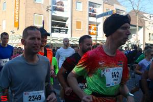 [Activiteiten en Festiviteiten] :: Drechtstadloop Halve Marathon Start (21)