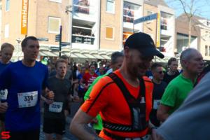 [Activiteiten en Festiviteiten] :: Drechtstadloop Halve Marathon Start (22)
