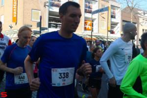 [Activiteiten en Festiviteiten] :: Drechtstadloop Halve Marathon Start (23)