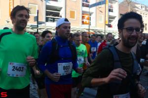 [Activiteiten en Festiviteiten] :: Drechtstadloop Halve Marathon Start (25)