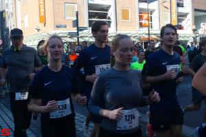 [Activiteiten en Festiviteiten] :: Drechtstadloop Halve Marathon Start (16)