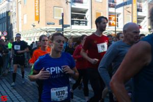 [Activiteiten en Festiviteiten] :: Drechtstadloop Halve Marathon Start (19)