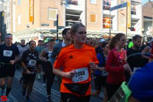 [Activiteiten en Festiviteiten] :: Drechtstadloop Halve Marathon Start (20)