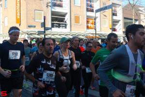 [Activiteiten en Festiviteiten] :: Drechtstadloop Halve Marathon Start (21)