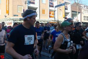 [Activiteiten en Festiviteiten] :: Drechtstadloop Halve Marathon Start (22)