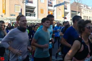 [Activiteiten en Festiviteiten] :: Drechtstadloop Halve Marathon Start (23)