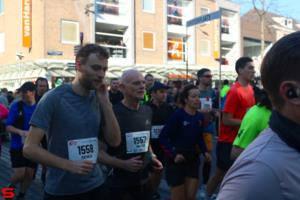 [Activiteiten en Festiviteiten] :: Drechtstadloop Halve Marathon Start (24)