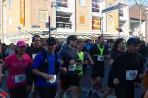 [Activiteiten en Festiviteiten] :: Drechtstadloop Halve Marathon Start (25)