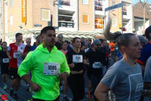 [Activiteiten en Festiviteiten] :: Drechtstadloop Halve Marathon Start (14)