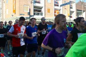 [Activiteiten en Festiviteiten] :: Drechtstadloop Halve Marathon Start (15)