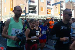 [Activiteiten en Festiviteiten] :: Drechtstadloop Halve Marathon Start (18)