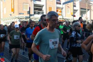 [Activiteiten en Festiviteiten] :: Drechtstadloop Halve Marathon Start (19)