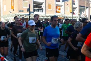 [Activiteiten en Festiviteiten] :: Drechtstadloop Halve Marathon Start (20)