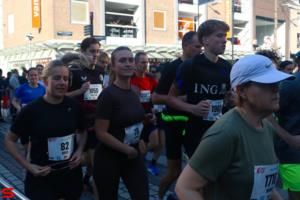 [Activiteiten en Festiviteiten] :: Drechtstadloop Halve Marathon Start (21)